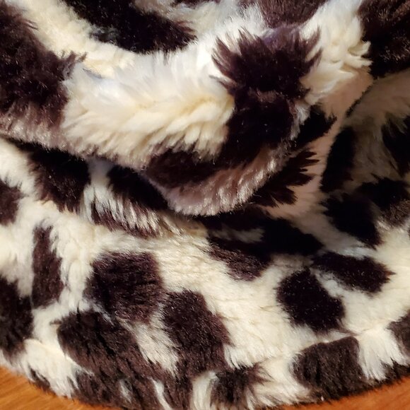 Hand Warmer Muff Faux Dalmation Fur Girls Plus Bonus Hat - Black White Spotted - Picture 7 of 8